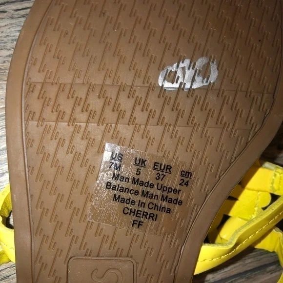 NWOB  Sam Edelman Yellow Canyon Medallion Sandals Size 6 - Picture 9 of 12